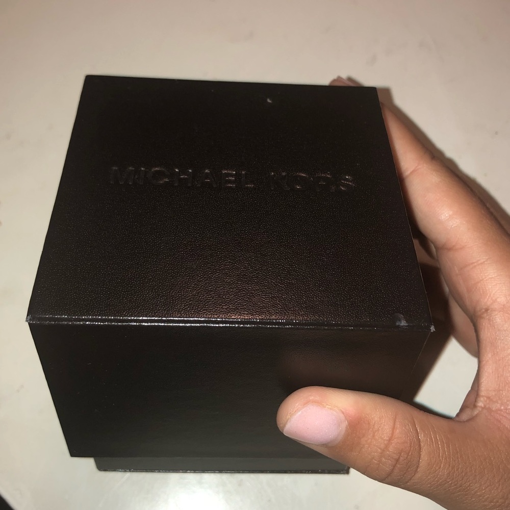Micheal Kors Watch - Picture 2 of 4